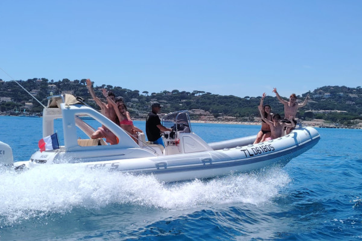 Suivi des VOILES DE SAINT TROPEZ en bateau balade - Bonjour Fun