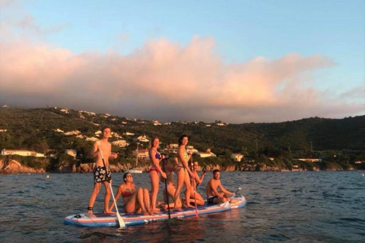 Sunset en paddle géant depuis la plage du Ruppione - Bonjour Fun