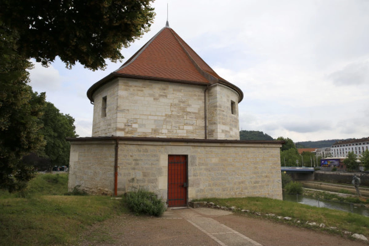 Tour à Tour : l'enceinte fortifiée de Battant à la Tour de la Pelote - Bonjour Fun