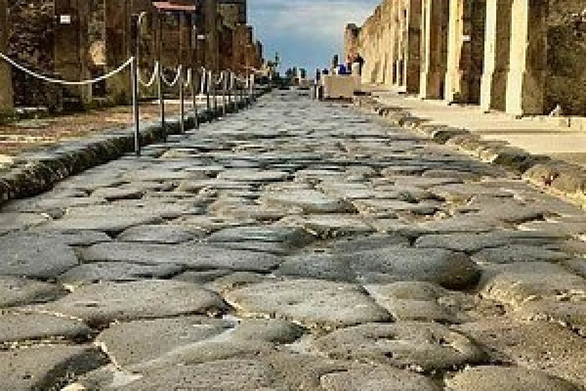 Tour Pompeii and Vesuvius with audioguide from Naples - Bonjour Fun