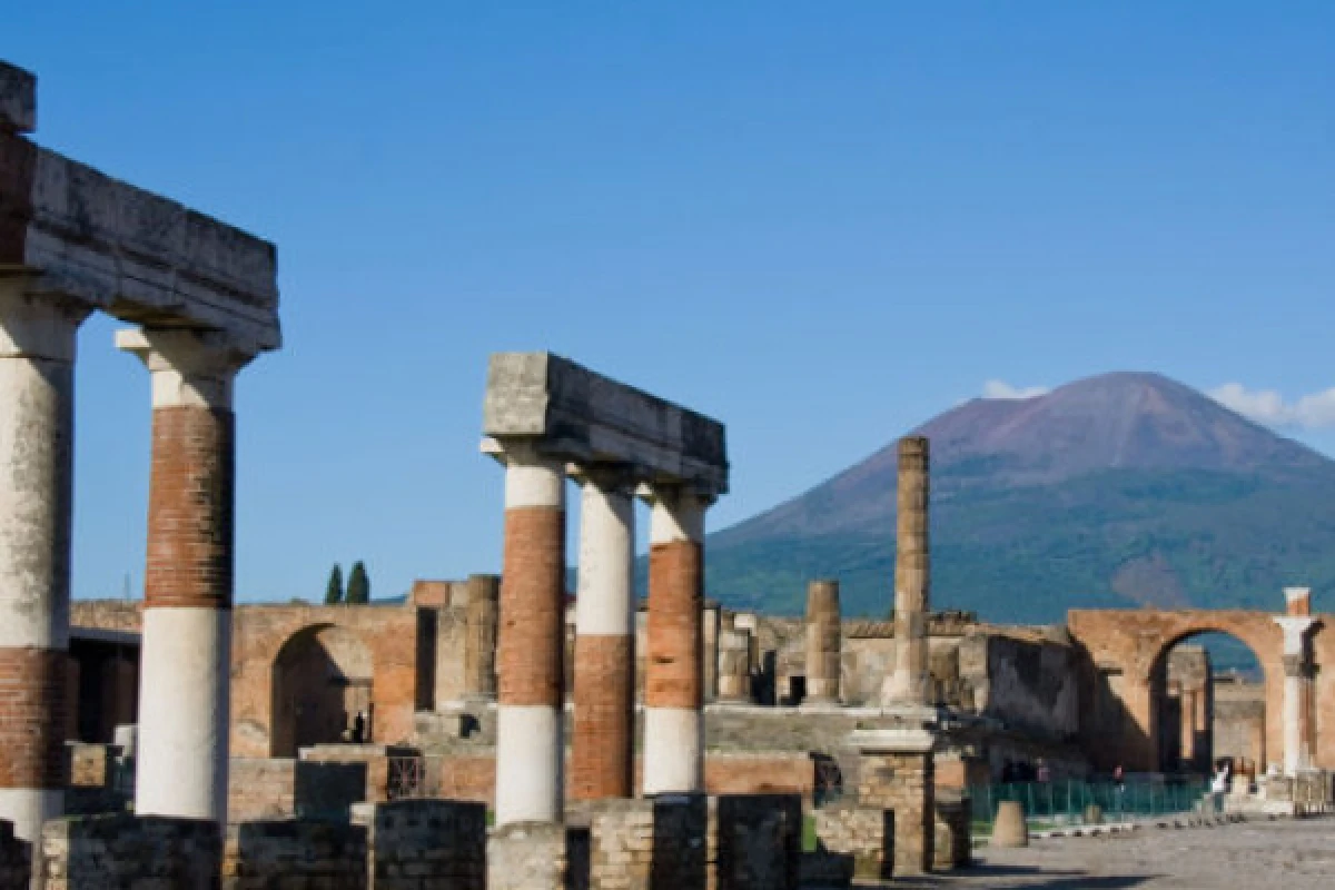 Tour Pompeii from Rome - Group Tour - Bonjour Fun