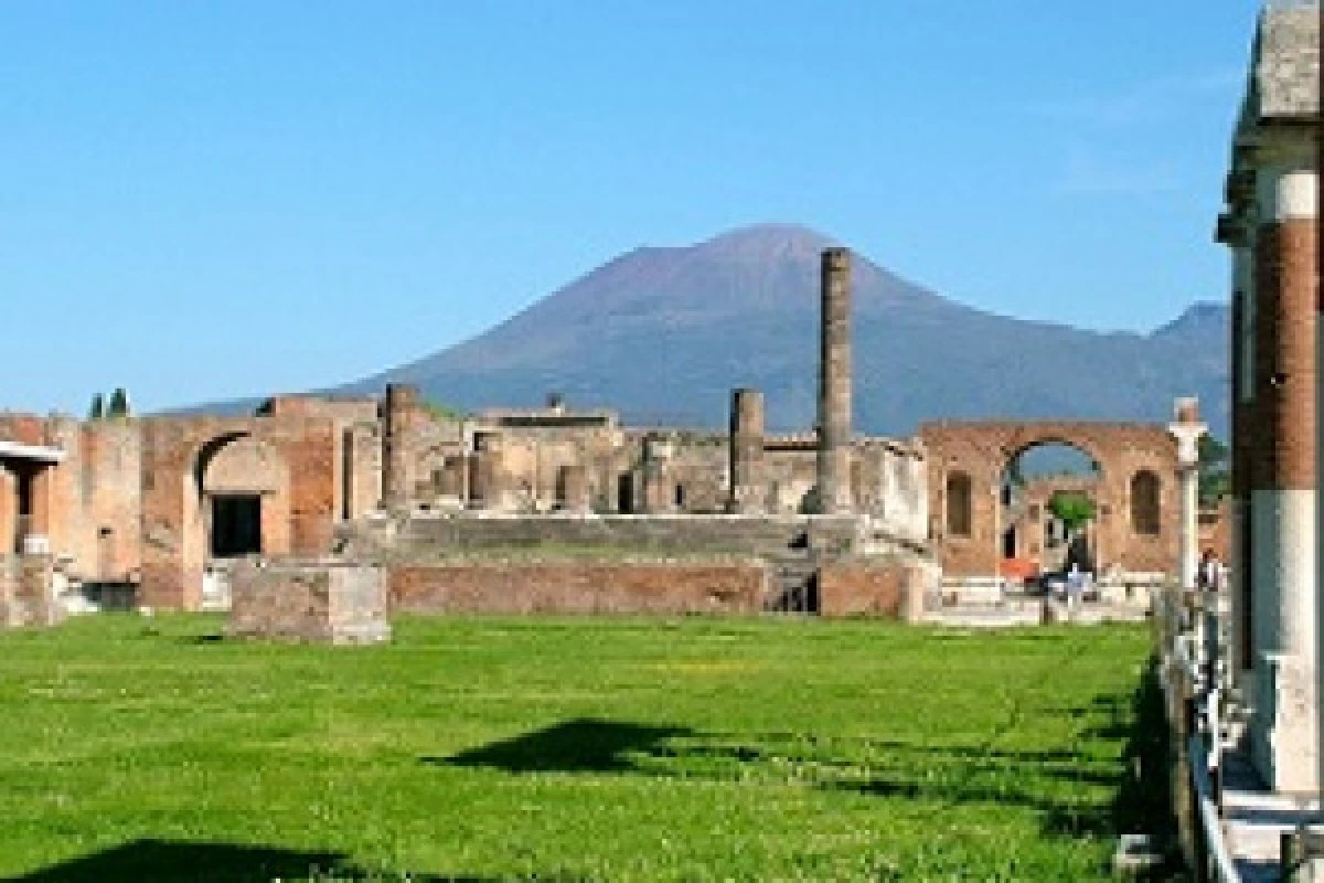 Tour Pompeii from Sorrento - Group Tour - Bonjour Fun