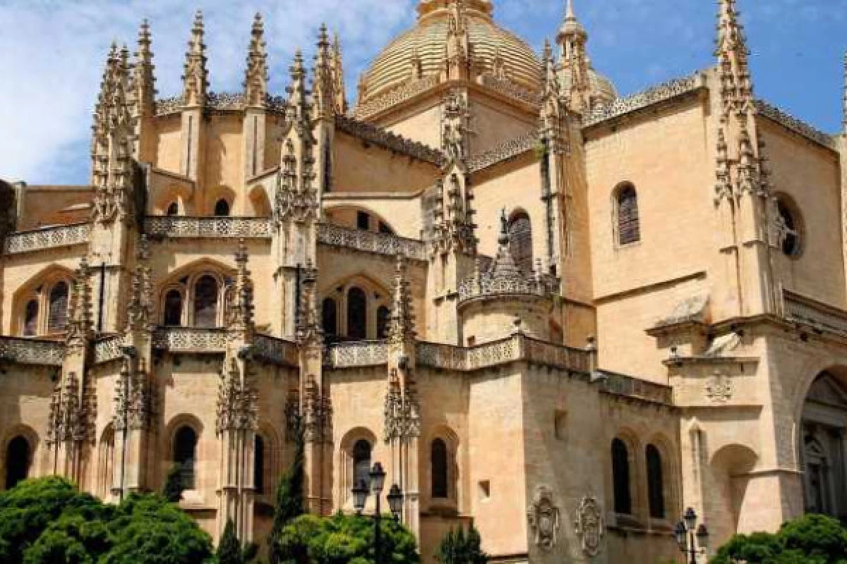 Segovia Private Tour with driver (8hours) - Bonjour Fun