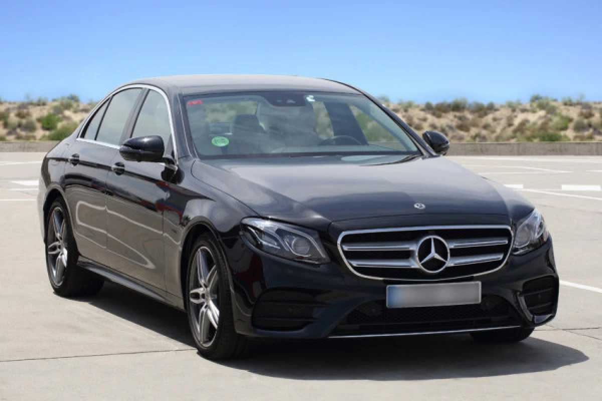 Private Transfer Mercedes E Airport to Hotel Madrid - Bonjour Fun