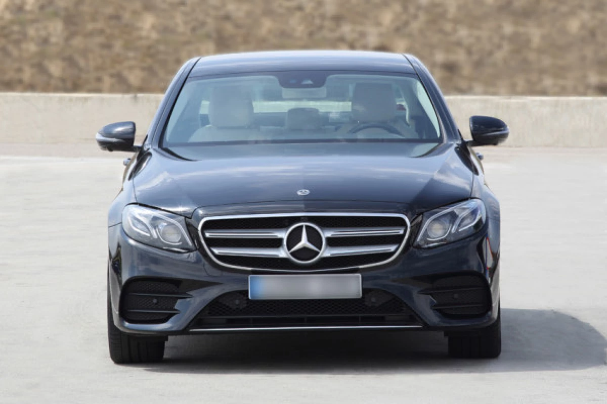 Private Transfer in Mercedes E Hotel Madrid to Airport - Bonjour Fun