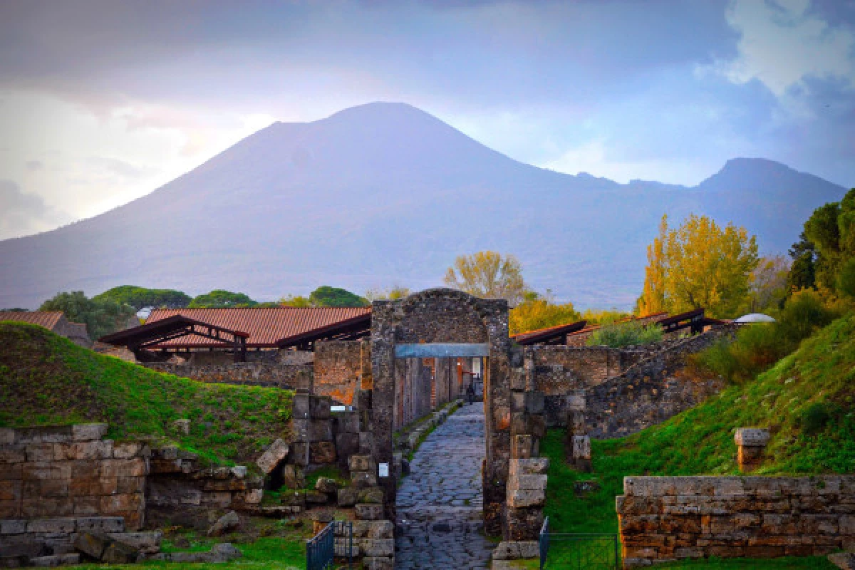 Transfer to explore Vesuvius and Pompeii - Bonjour Fun