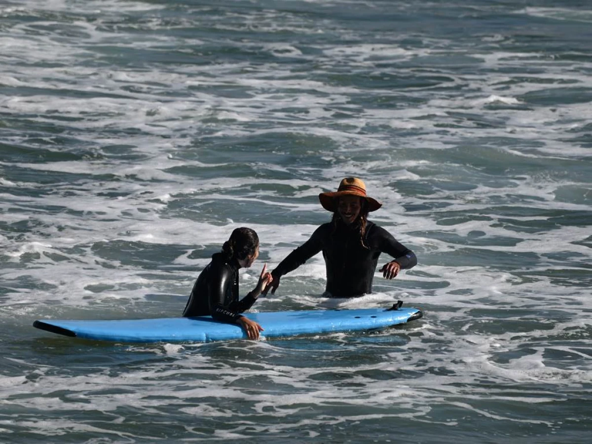 Une journée de cours de surf privée pour s'évader et progresser en glisse ! - Bonjour Fun