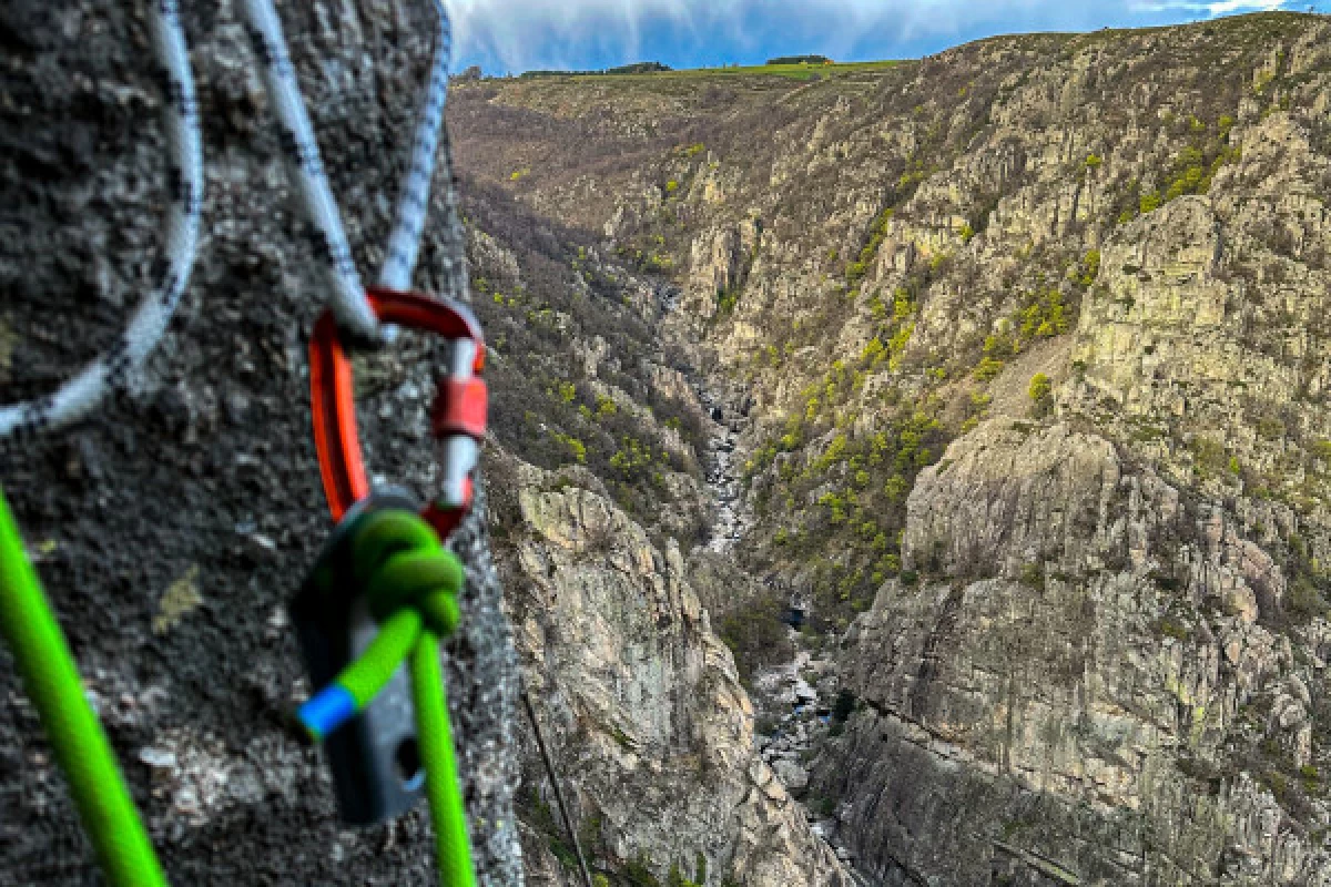 VIA FERRATA découverte BALCONS DU CHASSEZAC 1/2 JOURNEE - Bonjour Fun