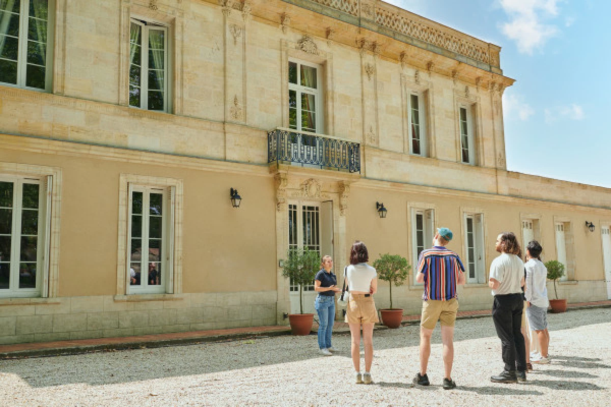 Visite Classique au Château Haut Breton Larigaudière - Bonjour Fun