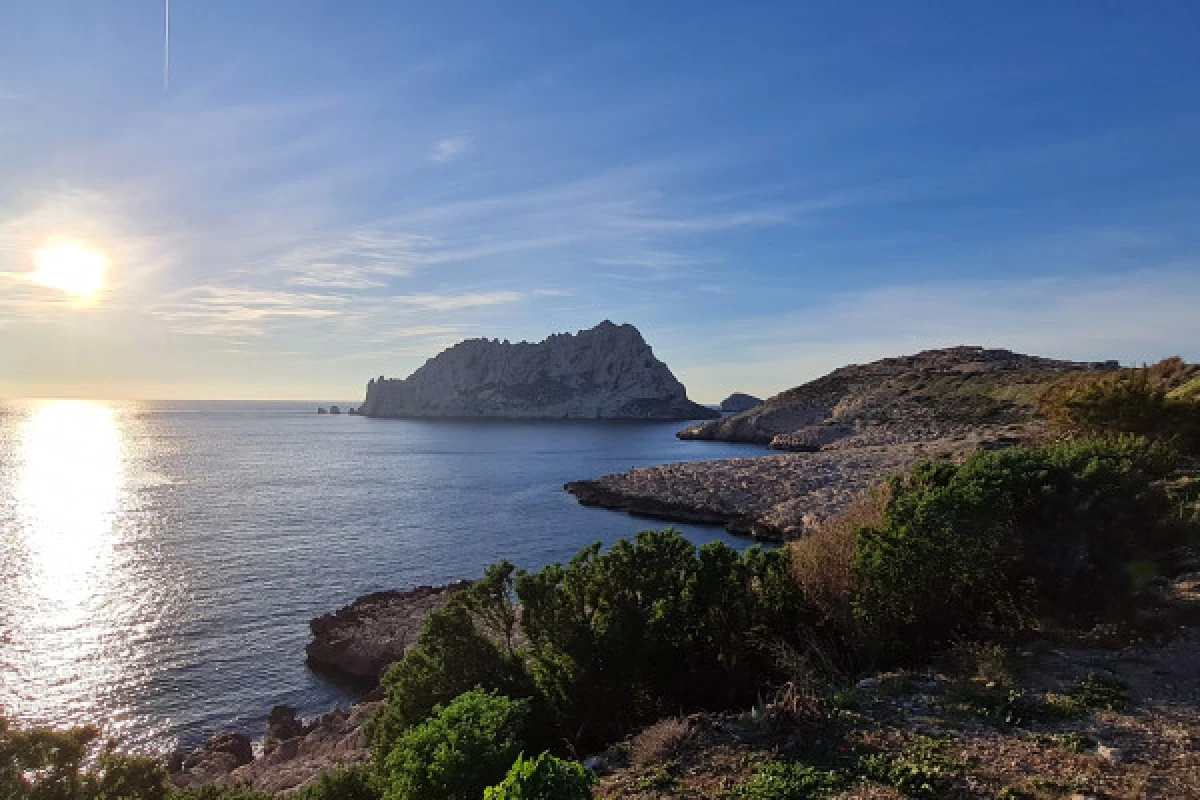 Visite des calanques en vélo électrique et Guide Virtuel - Bonjour Fun