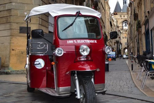 Visite privatisée de bordeaux en eTuk électrique - Bonjour Fun