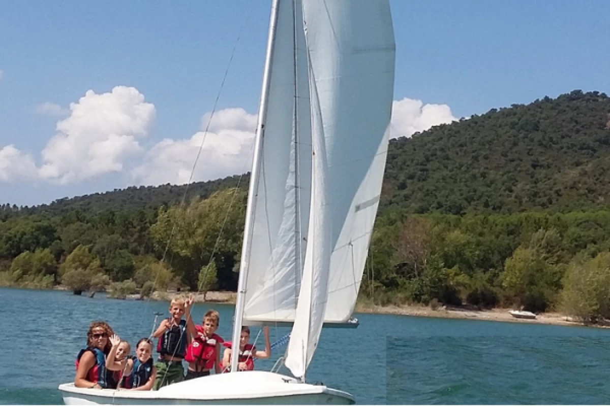 Voile: Stage Moussaillons sur le lac de Saint Cassien - Bonjour Fun