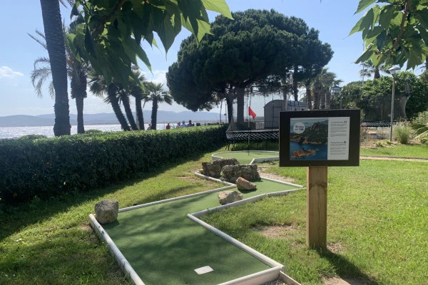 Votre Mini-Golf à Saint-Raphaël les pieds dans l'eau ! - Bonjour Fun