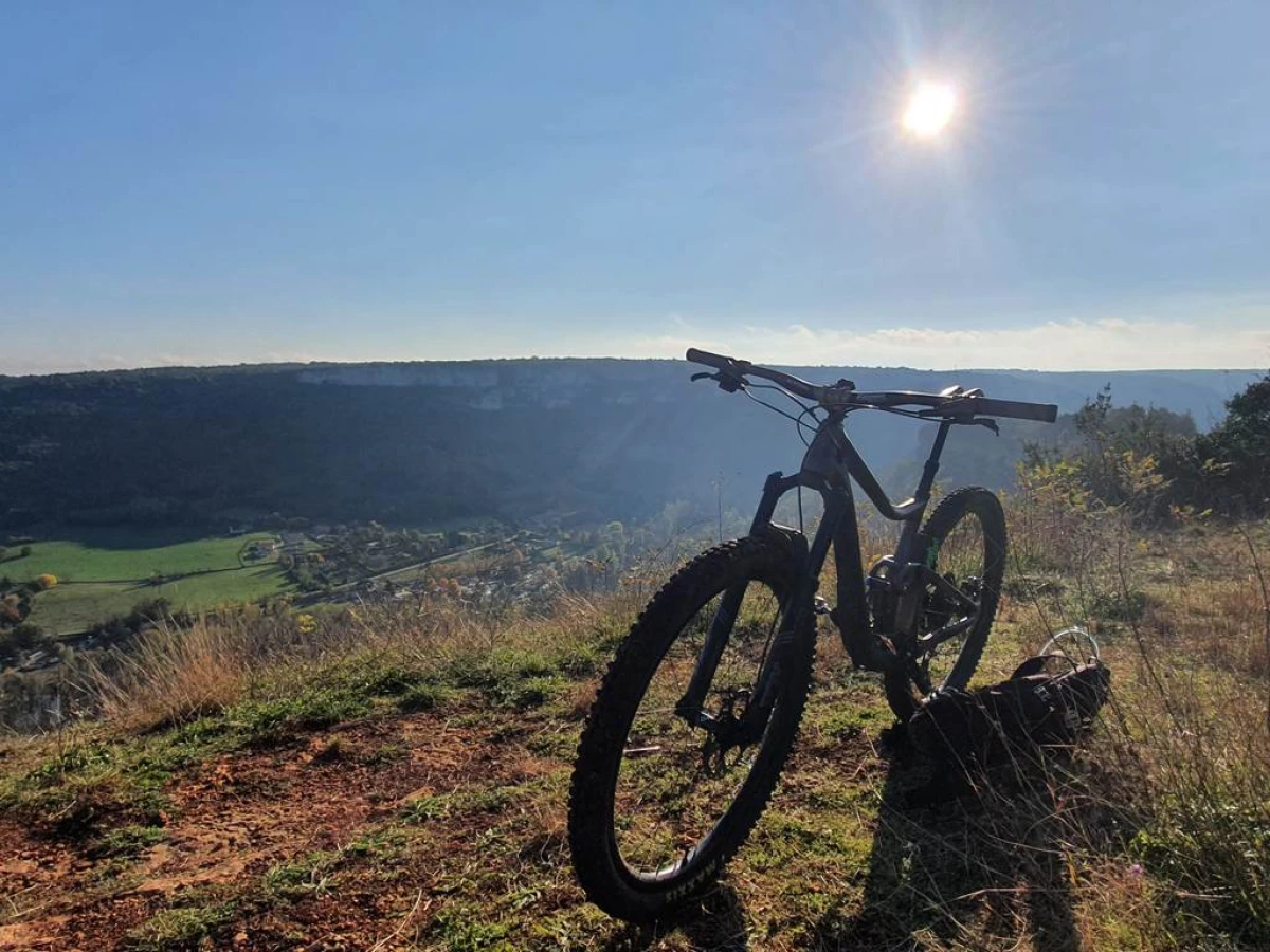 Découverte des Gorges de l'Aveyron en VTT AE - Bonjour Fun