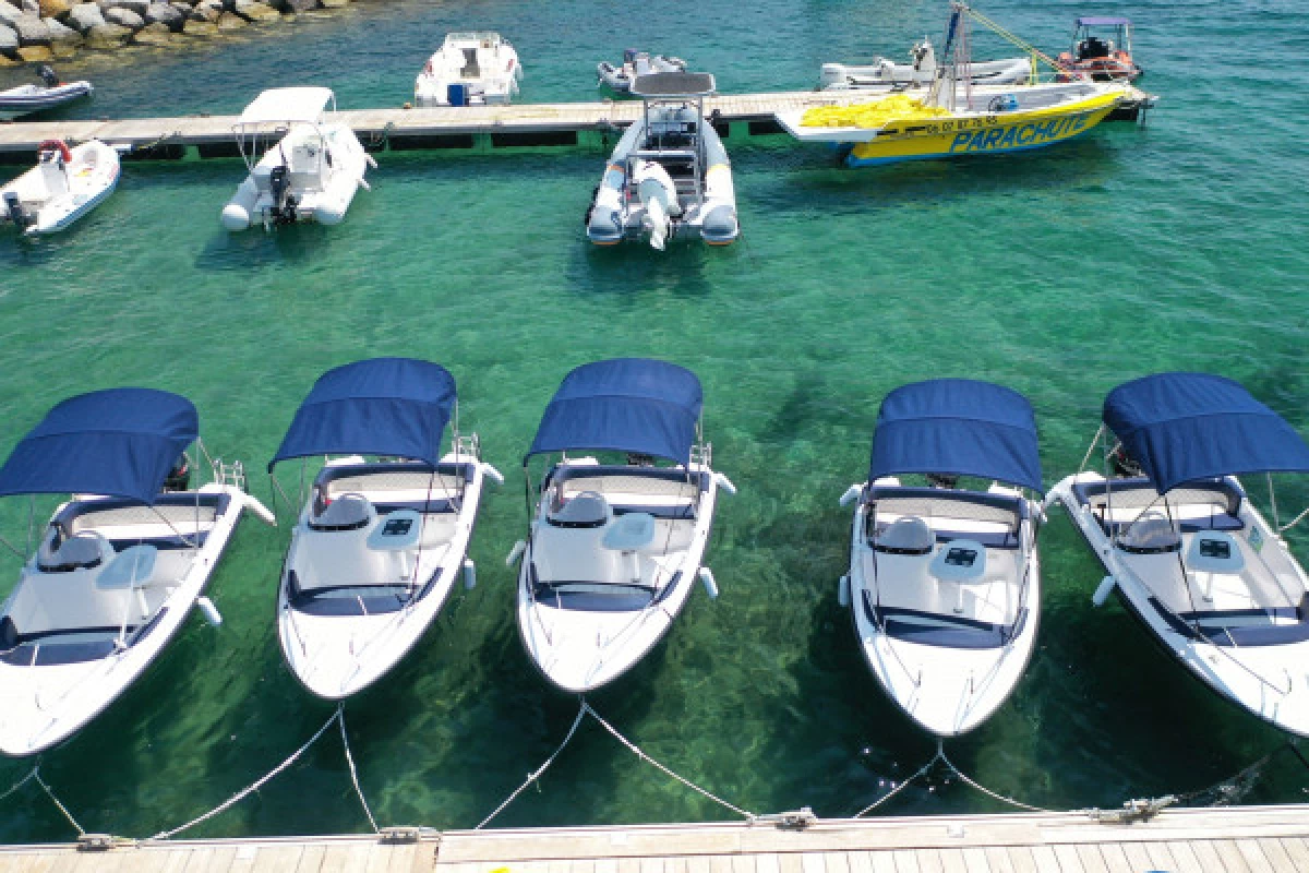 WGP ISSAMBRES -  Super balade bateau sans permis avec boissons fraiches & pack apéro - Bonjour Fun